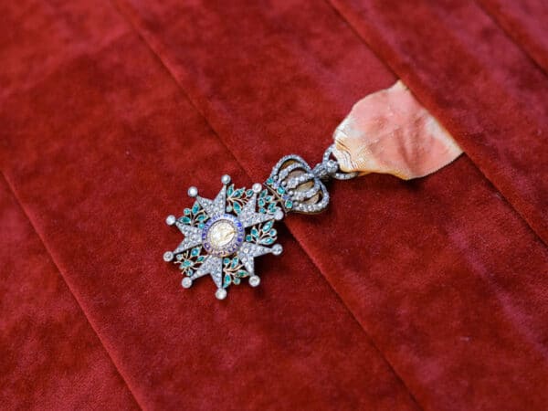 L’insigne en diamants du général Boudet présenté au grand chancelier de la Légion d&rsquo;honneur